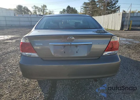 2005 Toyota Camry Le z USA, uszkodzony, nr VIN 4T1BE32K15U619177